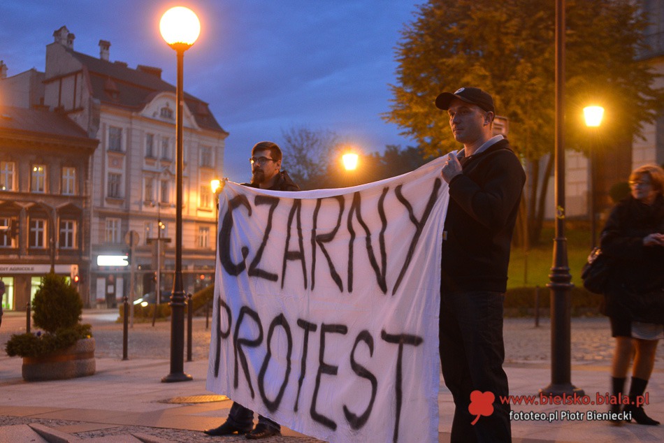 Protest kobiet na placu Chrobrego