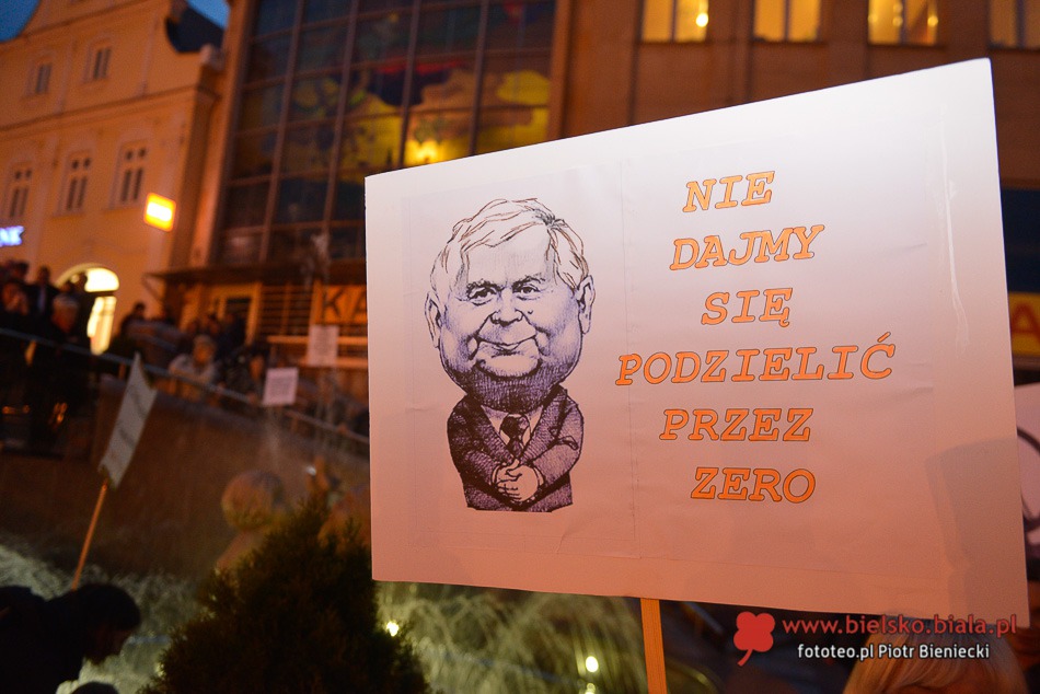 Protest kobiet na placu Chrobrego