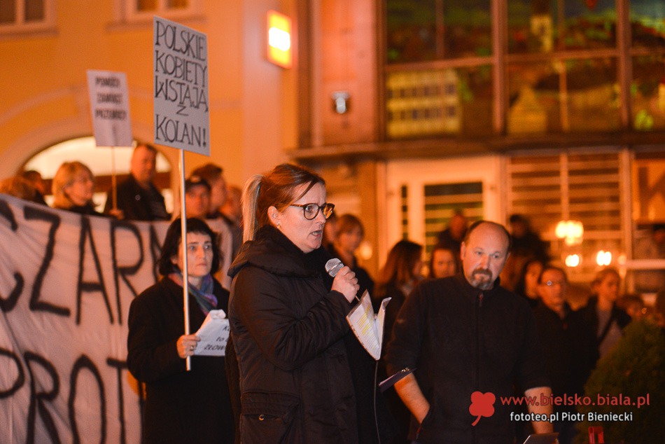 Protest kobiet na placu Chrobrego