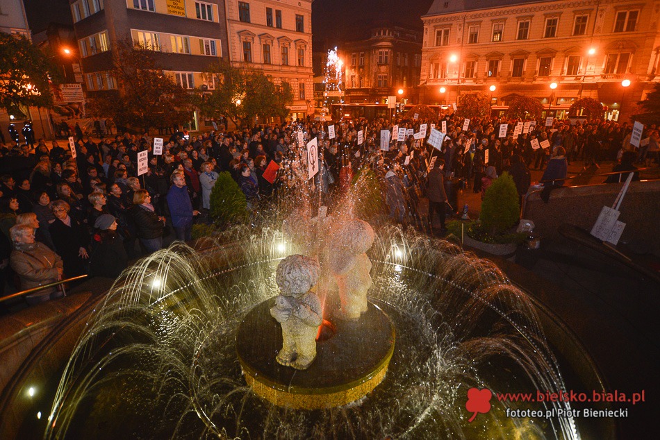 Protest kobiet na placu Chrobrego