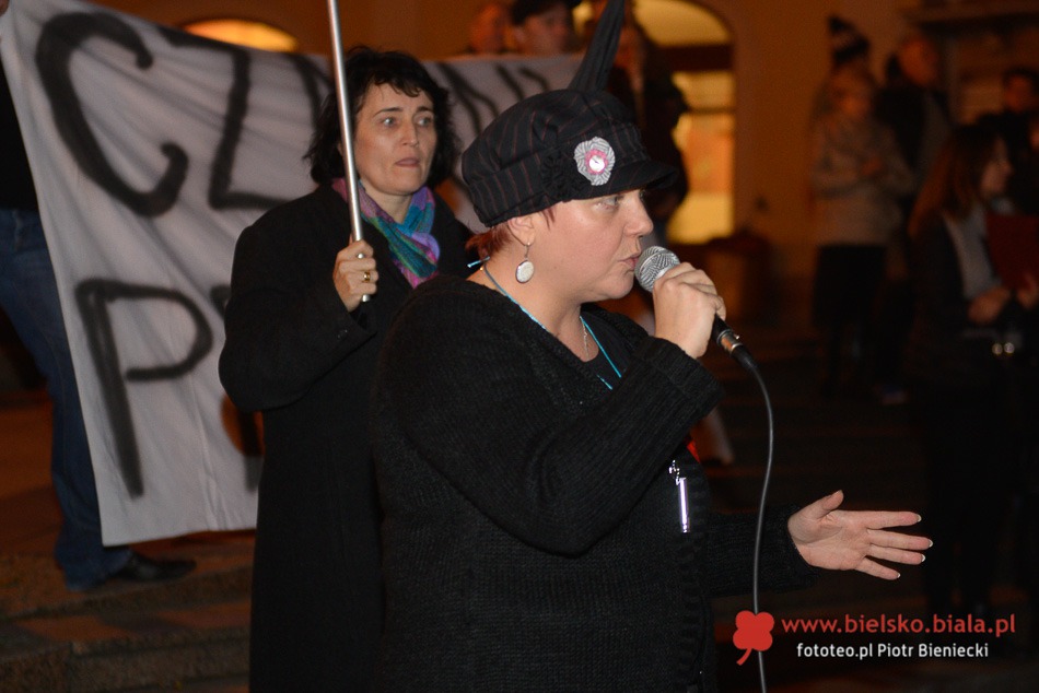 Protest kobiet na placu Chrobrego