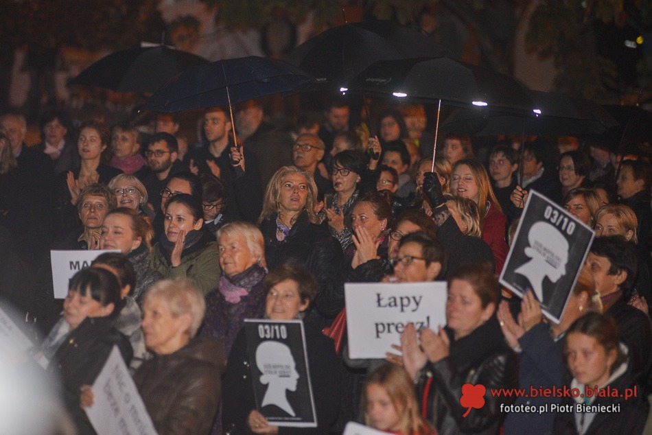 Protest kobiet na placu Chrobrego