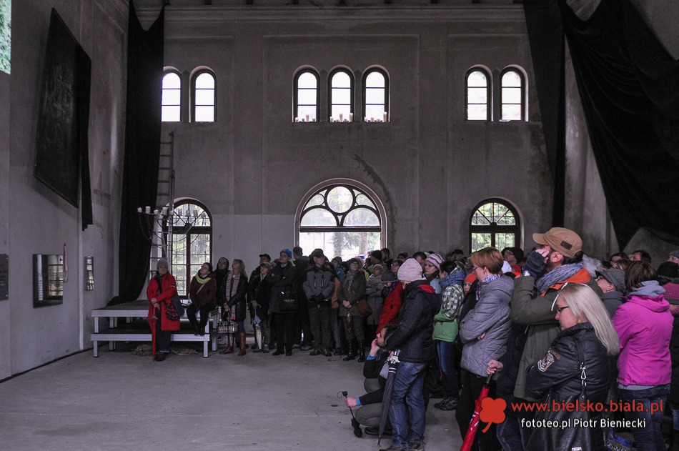 Lekcja historii na cmentarzu - foto
