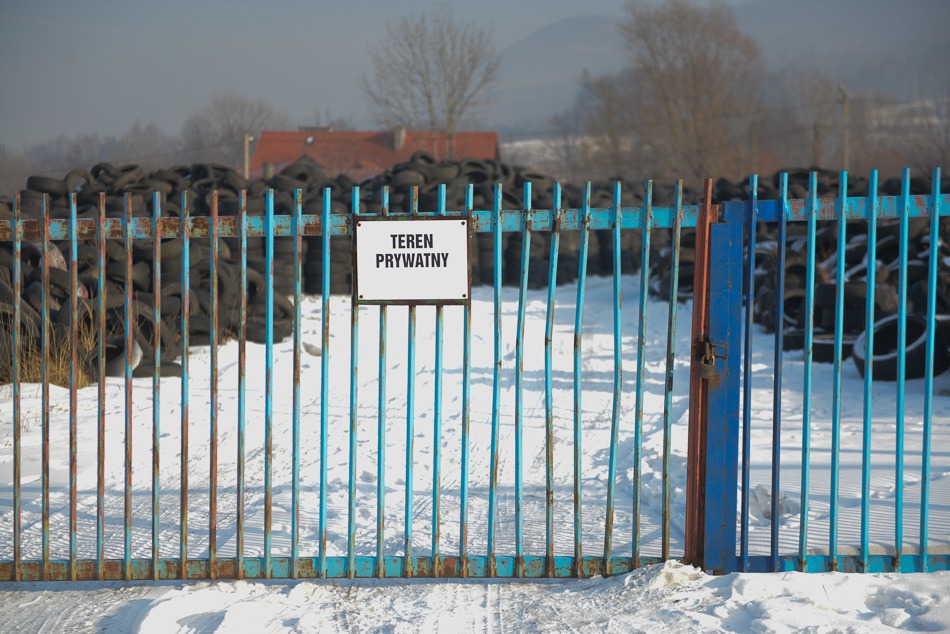 Tajemnicza hałda opon - foto