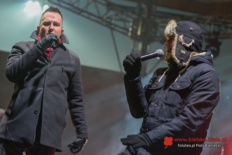 Popisowe ewolucje na skoczni - galeria