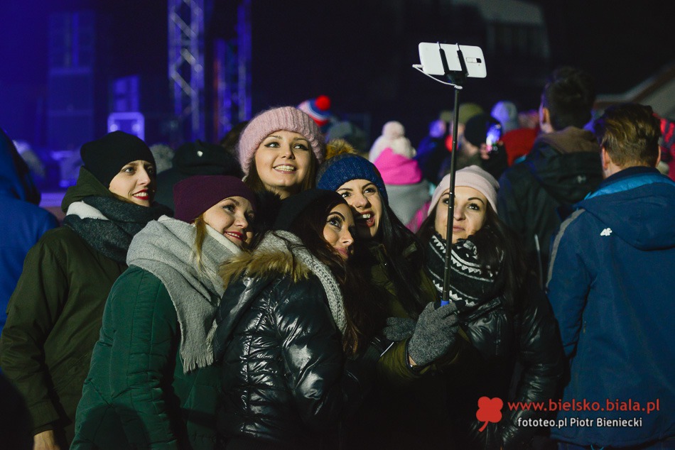 Popisowe ewolucje na skoczni - galeria