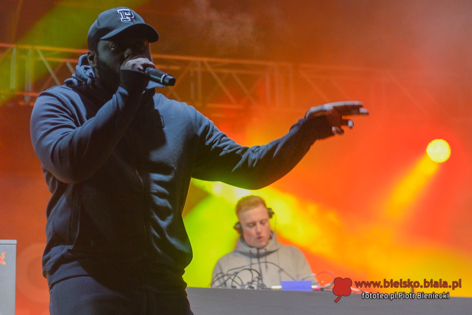 Popisowe ewolucje na skoczni - galeria