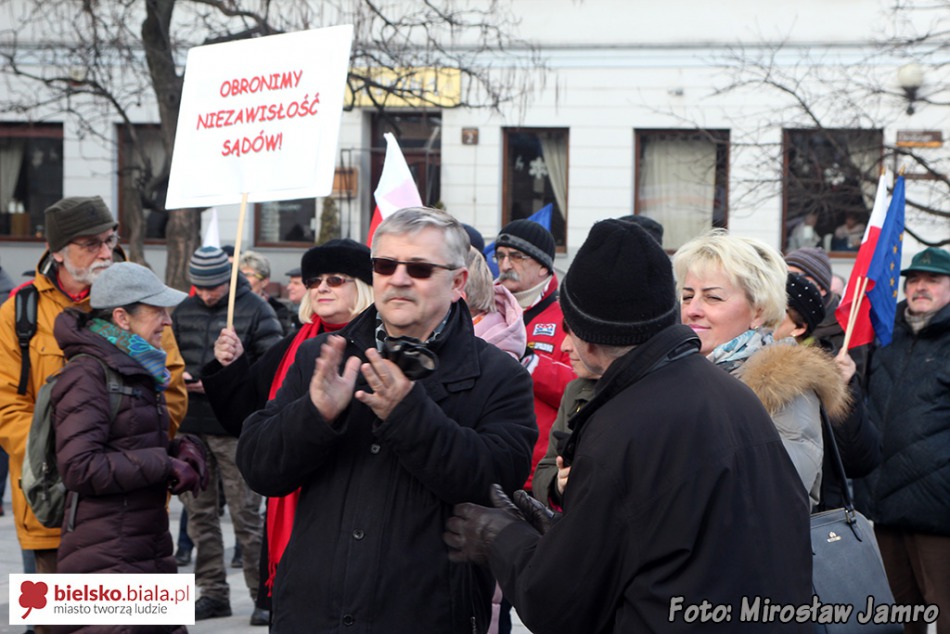 W obronie sądów na placu Chrobrego - foto