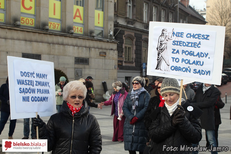 W obronie sądów na placu Chrobrego - foto