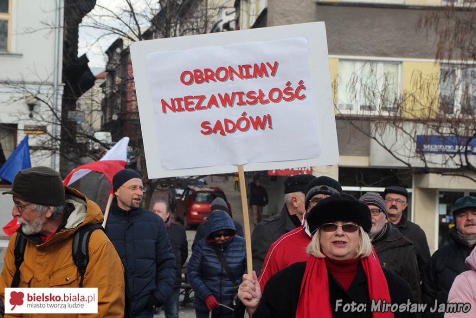 W obronie sądów na placu Chrobrego - foto