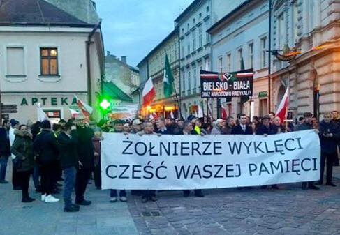 Wojsko stanie na placu Wojska Polskiego