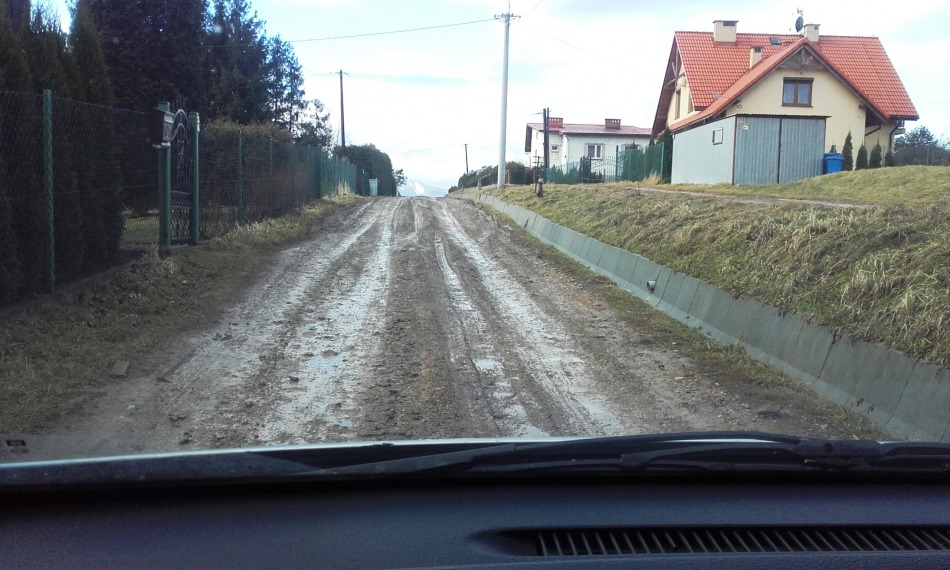 Rozjechana ulica w Hałcnowie - foto