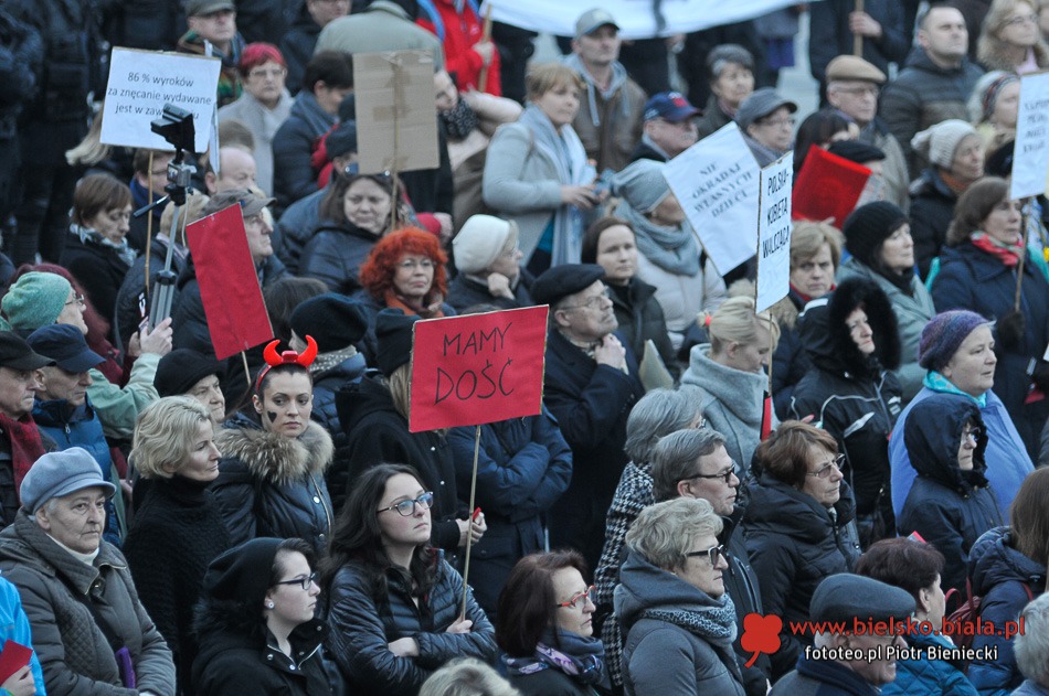 Czarny Protest w Dniu Kobiet - foto