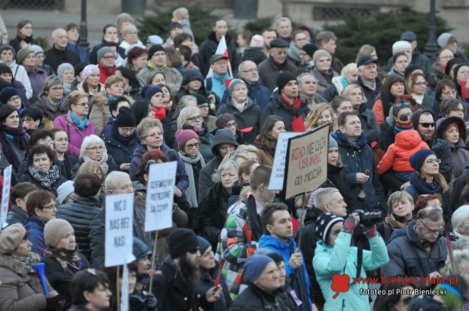 Czarny Protest w Dniu Kobiet - foto
