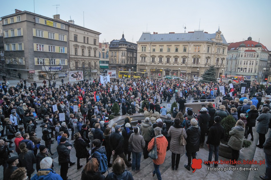 Czarny Protest w Dniu Kobiet - foto