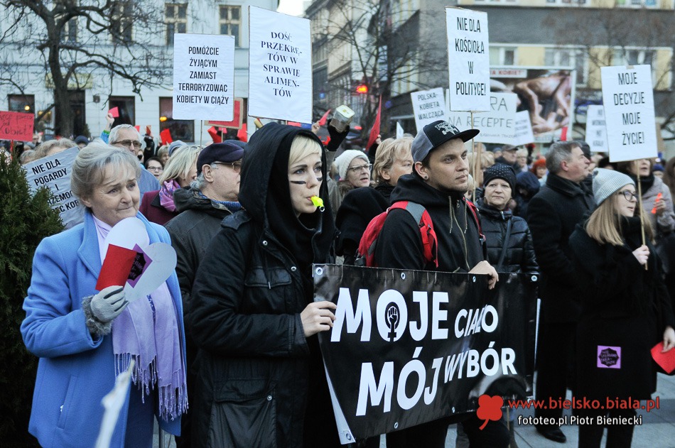 Czarny Protest w Dniu Kobiet - foto