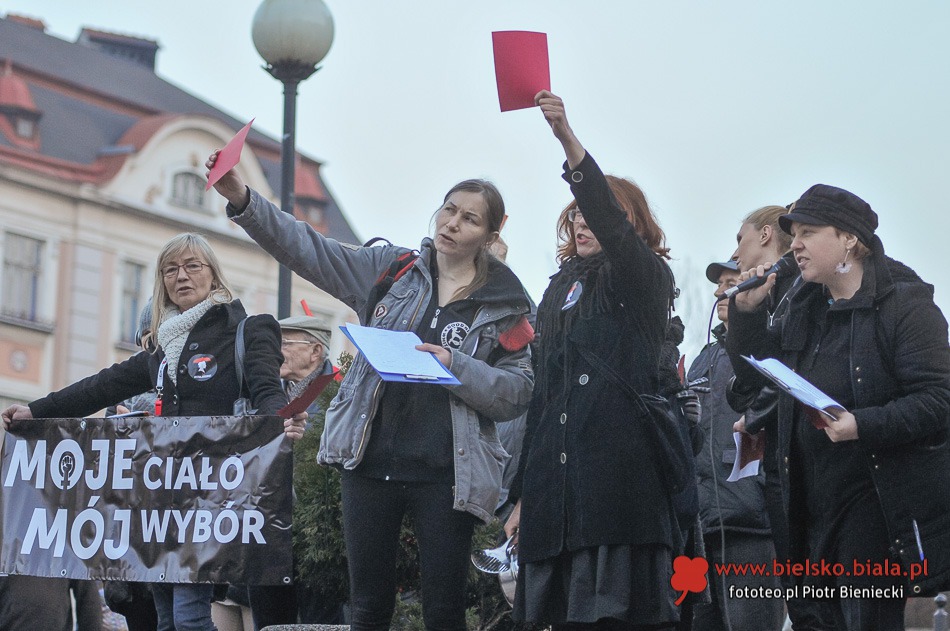 Czarny Protest w Dniu Kobiet - foto