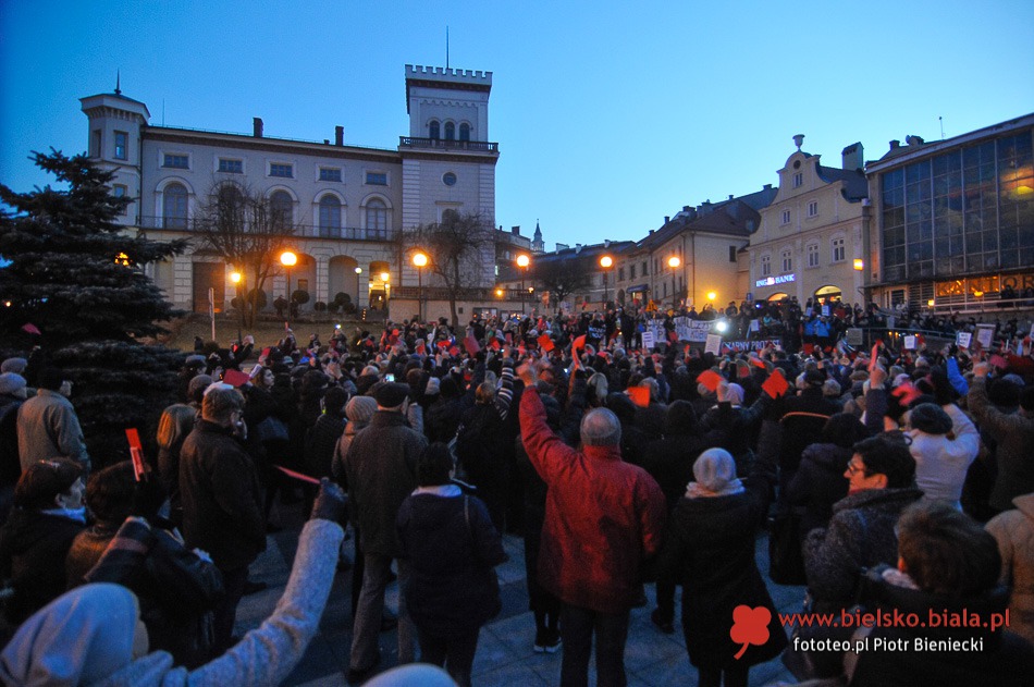 Czarny Protest w Dniu Kobiet - foto