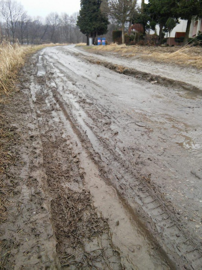 Ulica Głośna, numer zachlapany - foto