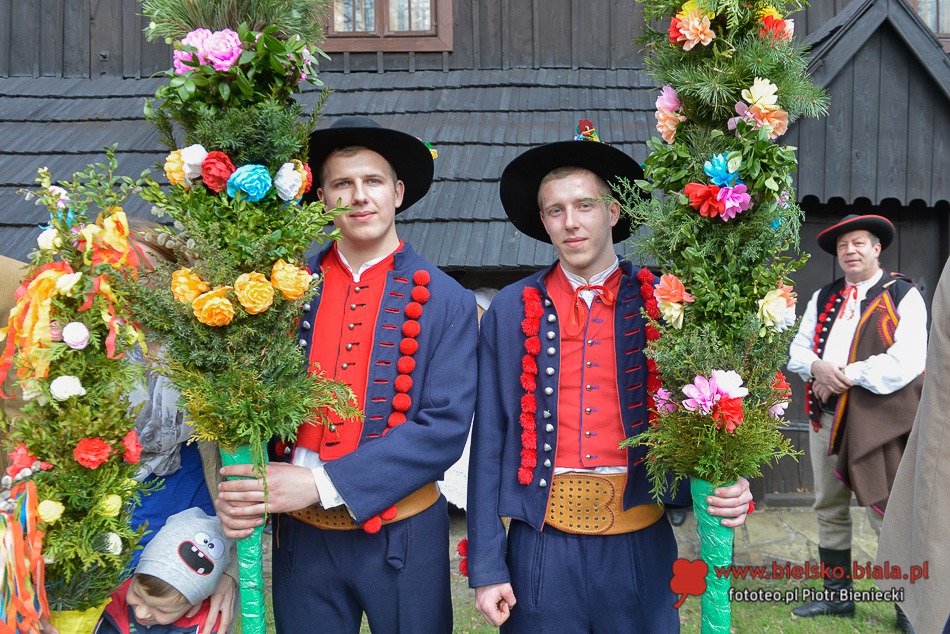 Tradycja urzekająca kolorami - foto