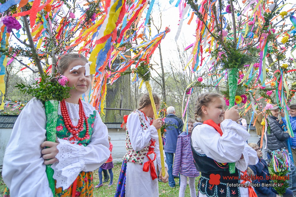 Tradycja urzekająca kolorami - foto