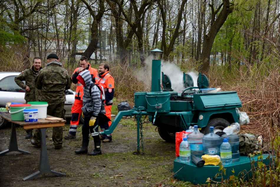 Pieniądze leżą na brzegu - foto