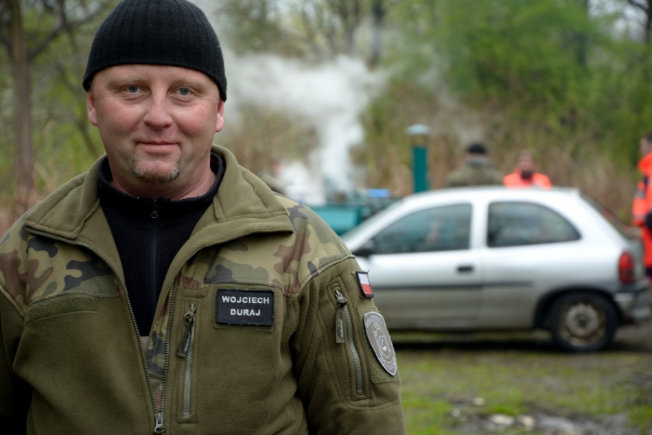 Pieniądze leżą na brzegu - foto