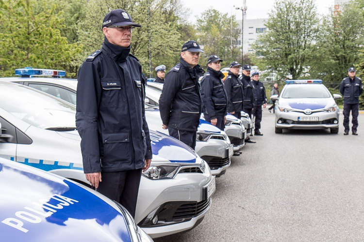 Hybrydy zastąpią stare radiowozy - foto