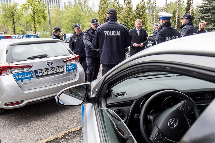 Hybrydy zastąpią stare radiowozy - foto