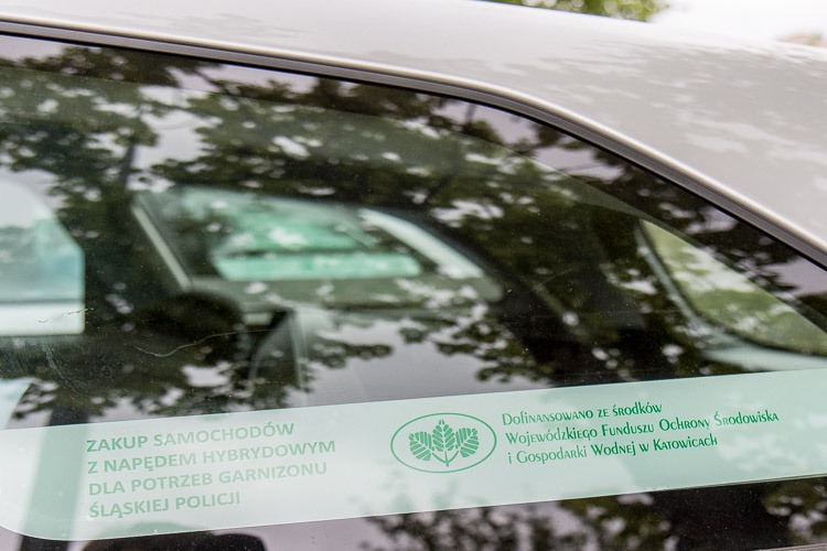 Hybrydy zastąpią stare radiowozy - foto