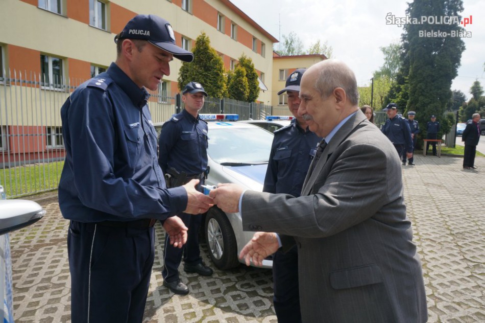 Radiowozy z bogatym wyposażeniem - foto