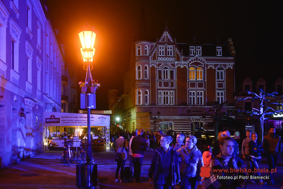 Po zmierzchu Rynek zalśnił kolorami - foto