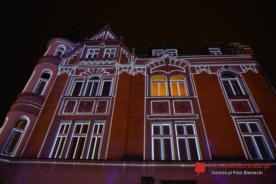Po zmierzchu Rynek zalśnił kolorami - foto