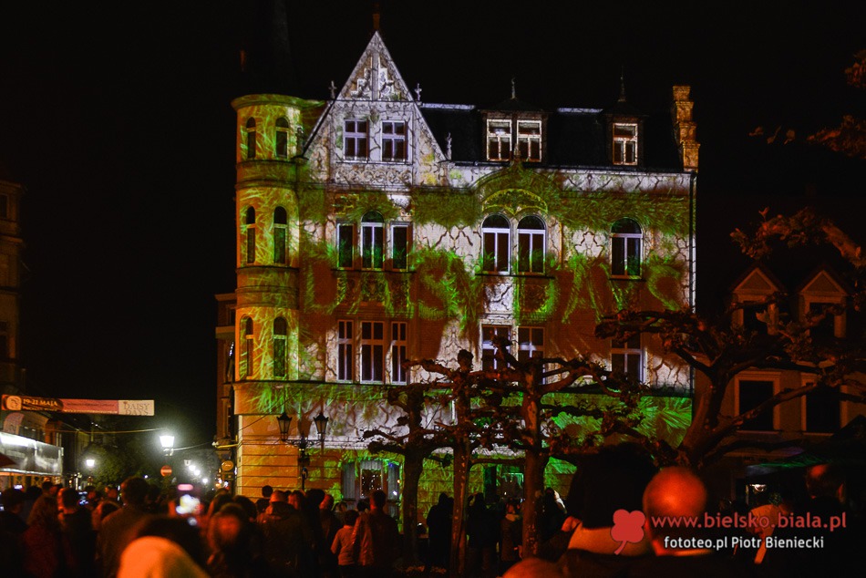Po zmierzchu Rynek zalśnił kolorami - foto