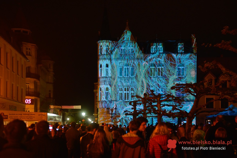 Po zmierzchu Rynek zalśnił kolorami - foto