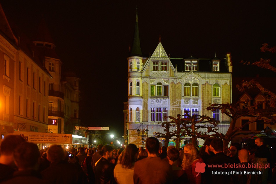Po zmierzchu Rynek zalśnił kolorami - foto