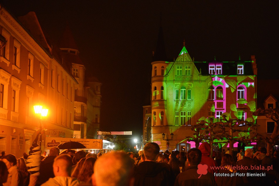 Po zmierzchu Rynek zalśnił kolorami - foto