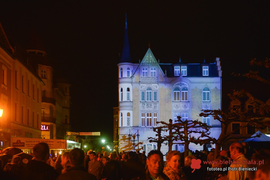 Po zmierzchu Rynek zalśnił kolorami - foto
