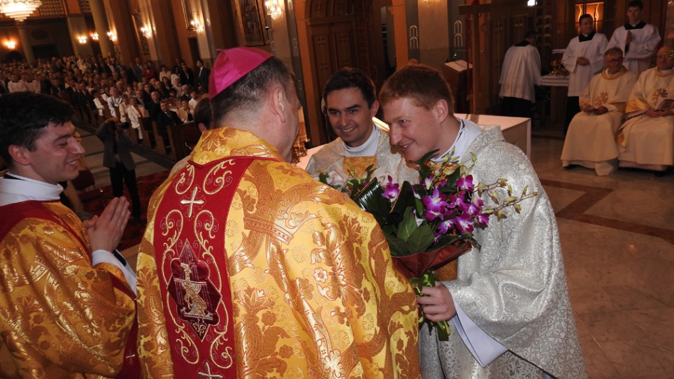 Syn premier przyjmie święcenia