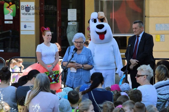 Dziecięca feta na placu Reksia - foto
