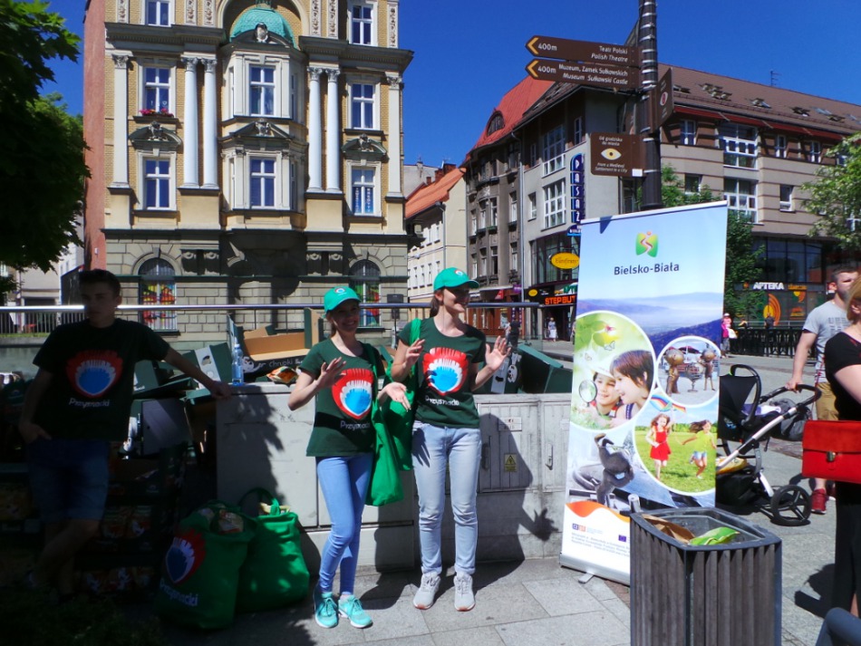 Dziecięca feta na placu Reksia - foto
