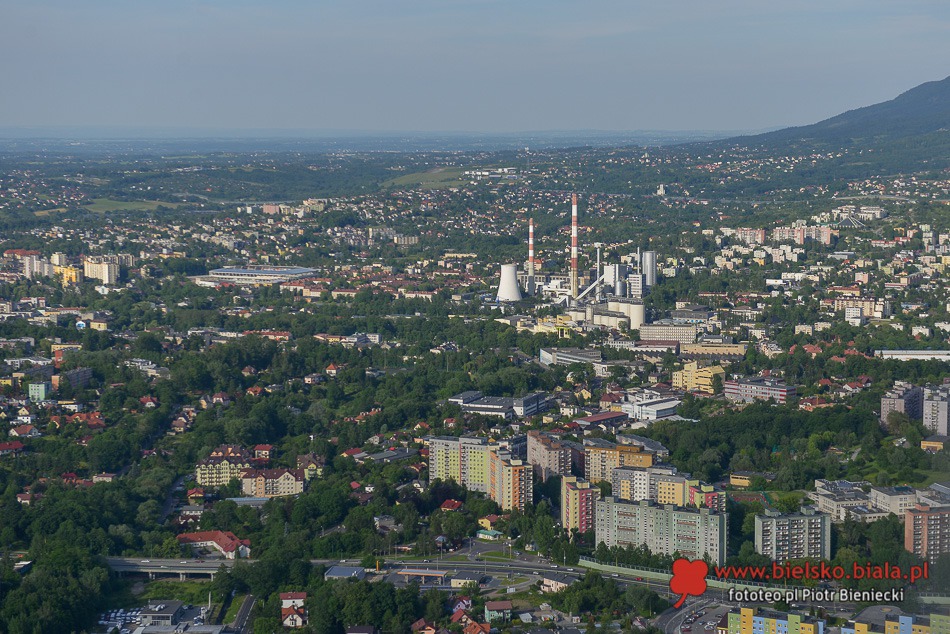 Nad miastem zawieszeni