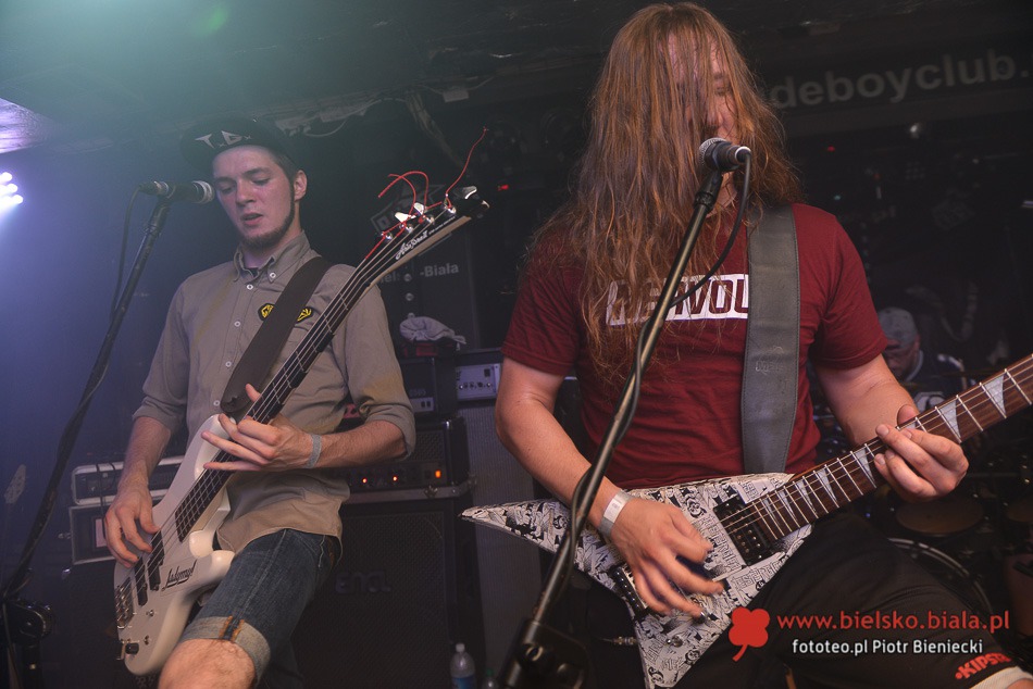Sepultura z kompletem publiczności - foto