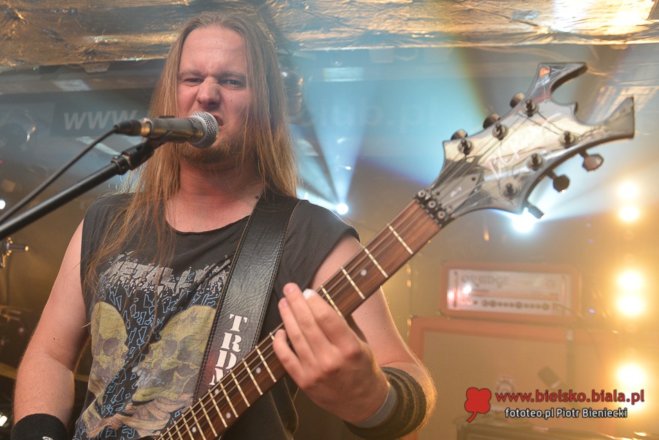 Sepultura z kompletem publiczności - foto