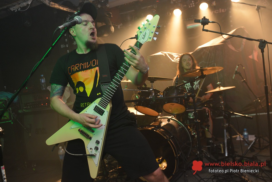 Sepultura z kompletem publiczności - foto