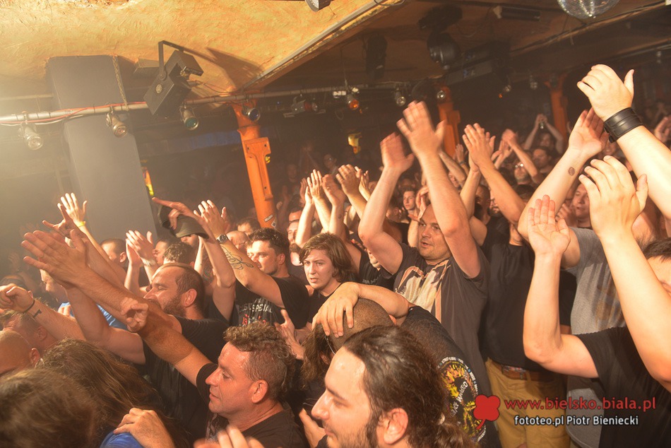 Sepultura z kompletem publiczności - foto