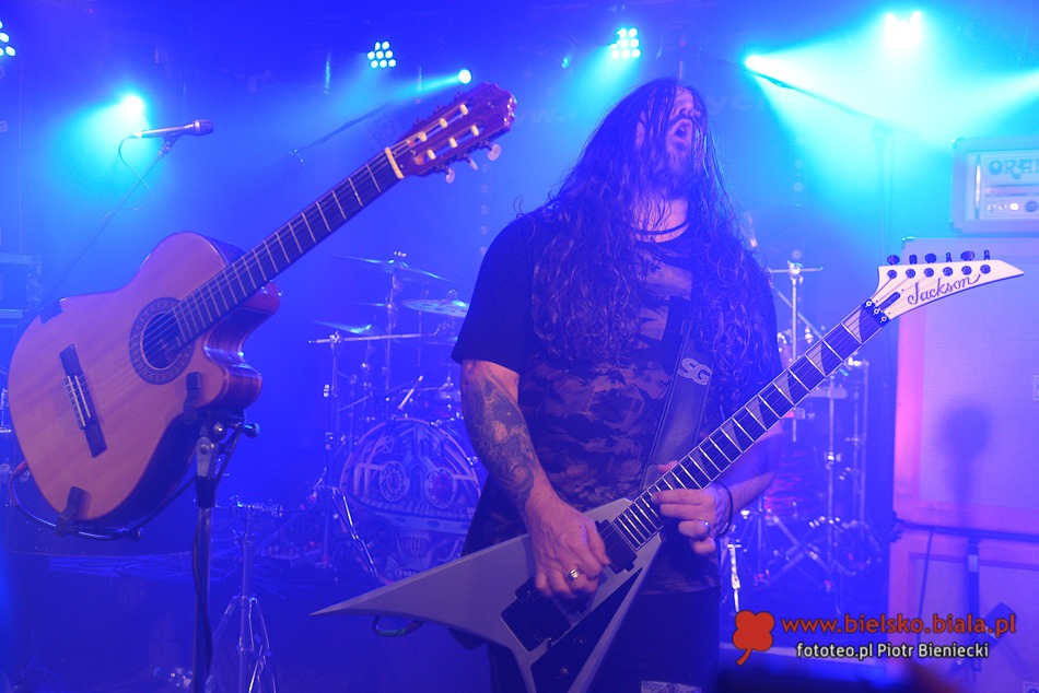 Sepultura z kompletem publiczności - foto