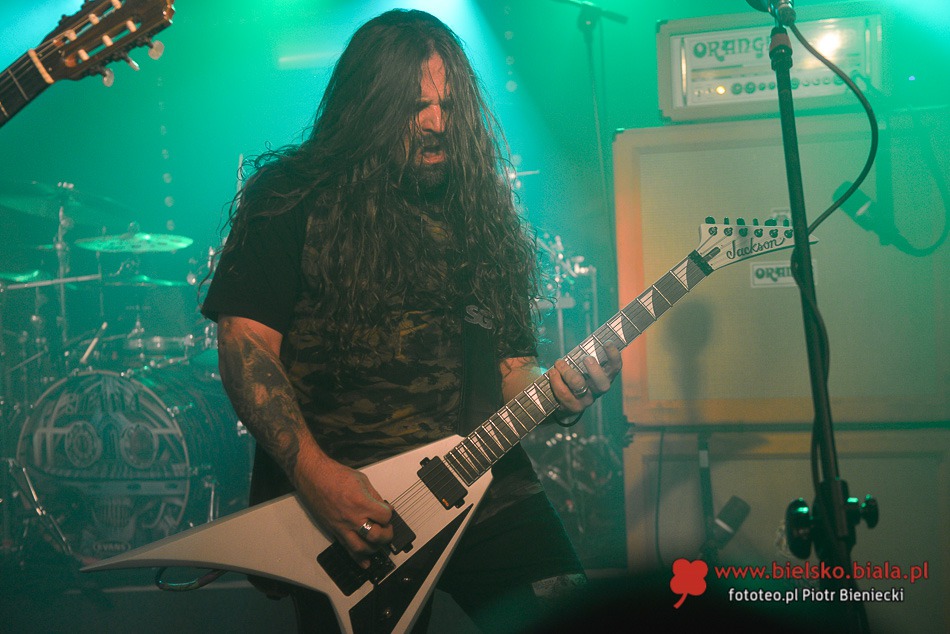 Sepultura z kompletem publiczności - foto