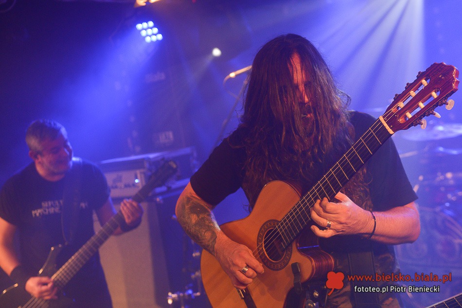 Sepultura z kompletem publiczności - foto