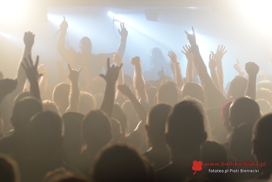Sepultura z kompletem publiczności - foto